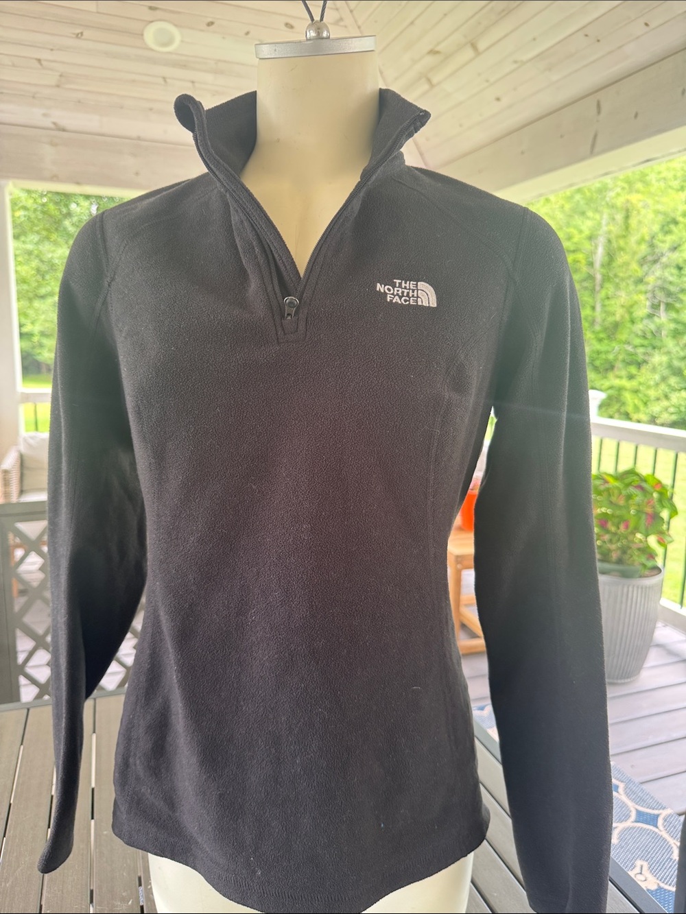 The North Face Women’s Black Quarter-Zip Fitted Pullover Size Small